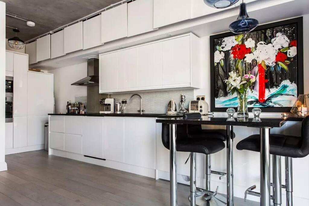 Canal-Side Apartment In Shoreditch Londra Exterior foto