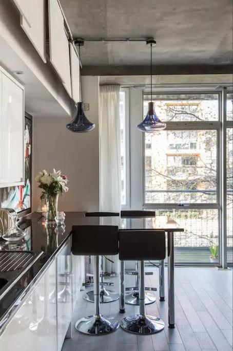 Canal-Side Apartment In Shoreditch Londra Exterior foto