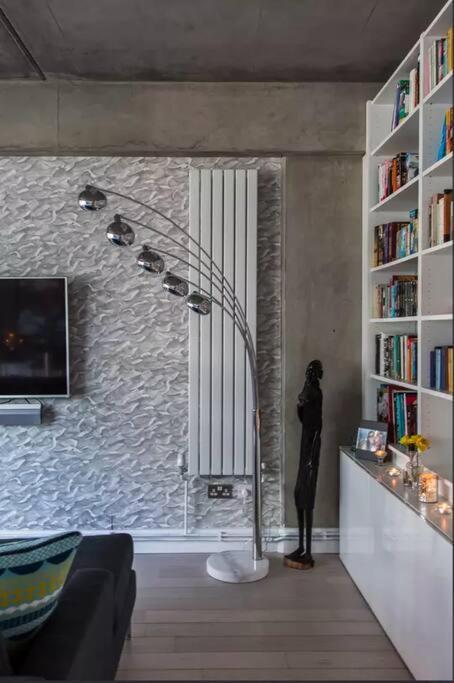 Canal-Side Apartment In Shoreditch Londra Exterior foto