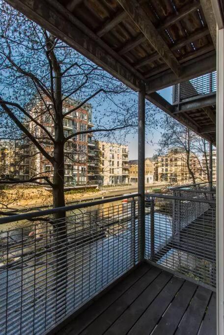 Canal-Side Apartment In Shoreditch Londra Exterior foto